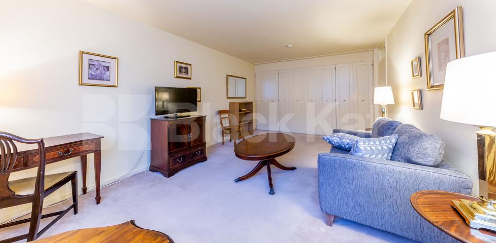 Fantastic studio loacted within a stones throw to Regents Park Cumberland Terrace Mews, Regents Park 